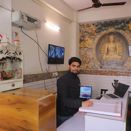 Hotel Aditya Residency Near Sector 63 Metro Station 노이다 외부 사진
