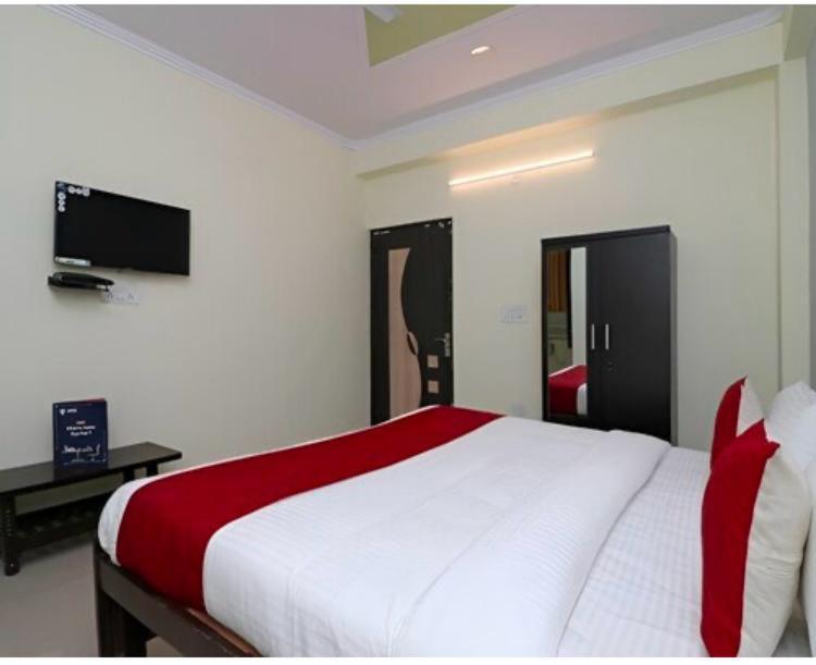 Hotel Aditya Residency Near Sector 63 Metro Station 노이다 외부 사진