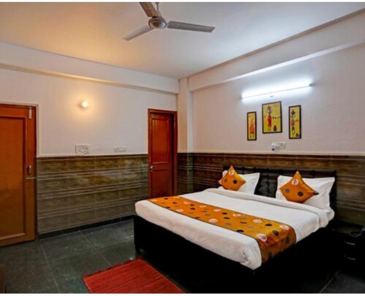 Hotel Aditya Residency Near Sector 63 Metro Station 노이다 외부 사진