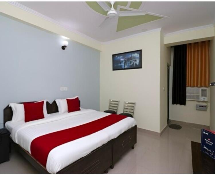Hotel Aditya Residency Near Sector 63 Metro Station 노이다 외부 사진