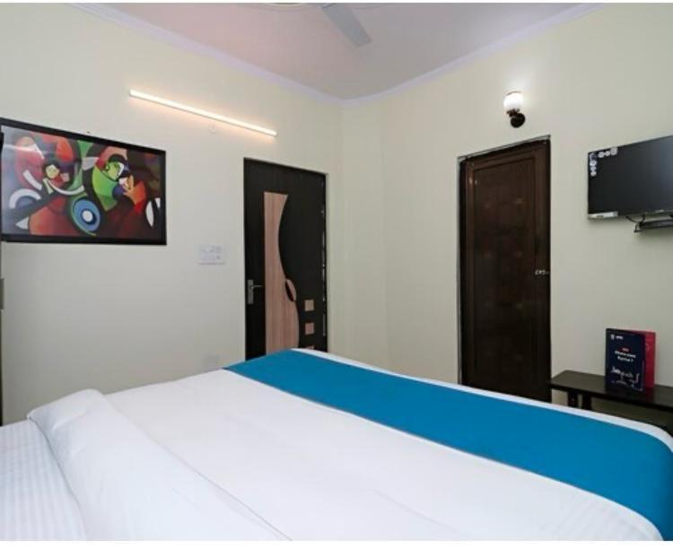 Hotel Aditya Residency Near Sector 63 Metro Station 노이다 외부 사진