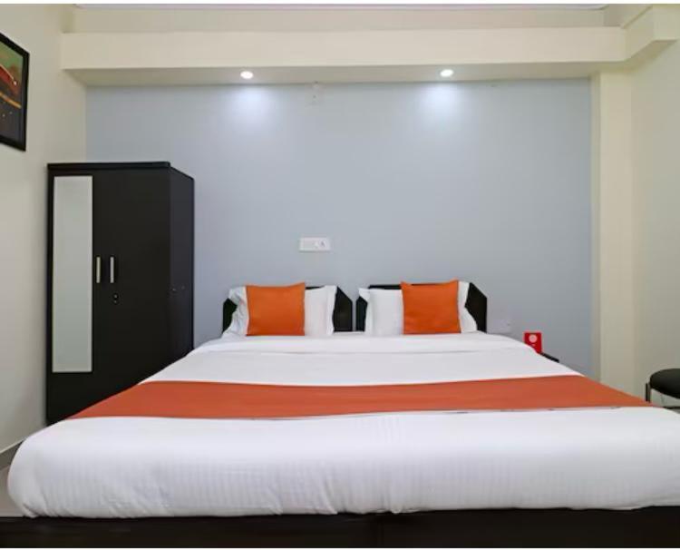 Hotel Aditya Residency Near Sector 63 Metro Station 노이다 외부 사진