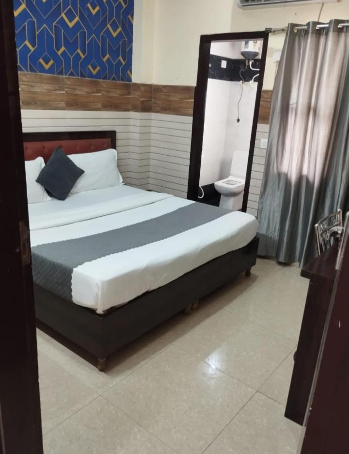 Hotel Aditya Residency Near Sector 63 Metro Station 노이다 외부 사진