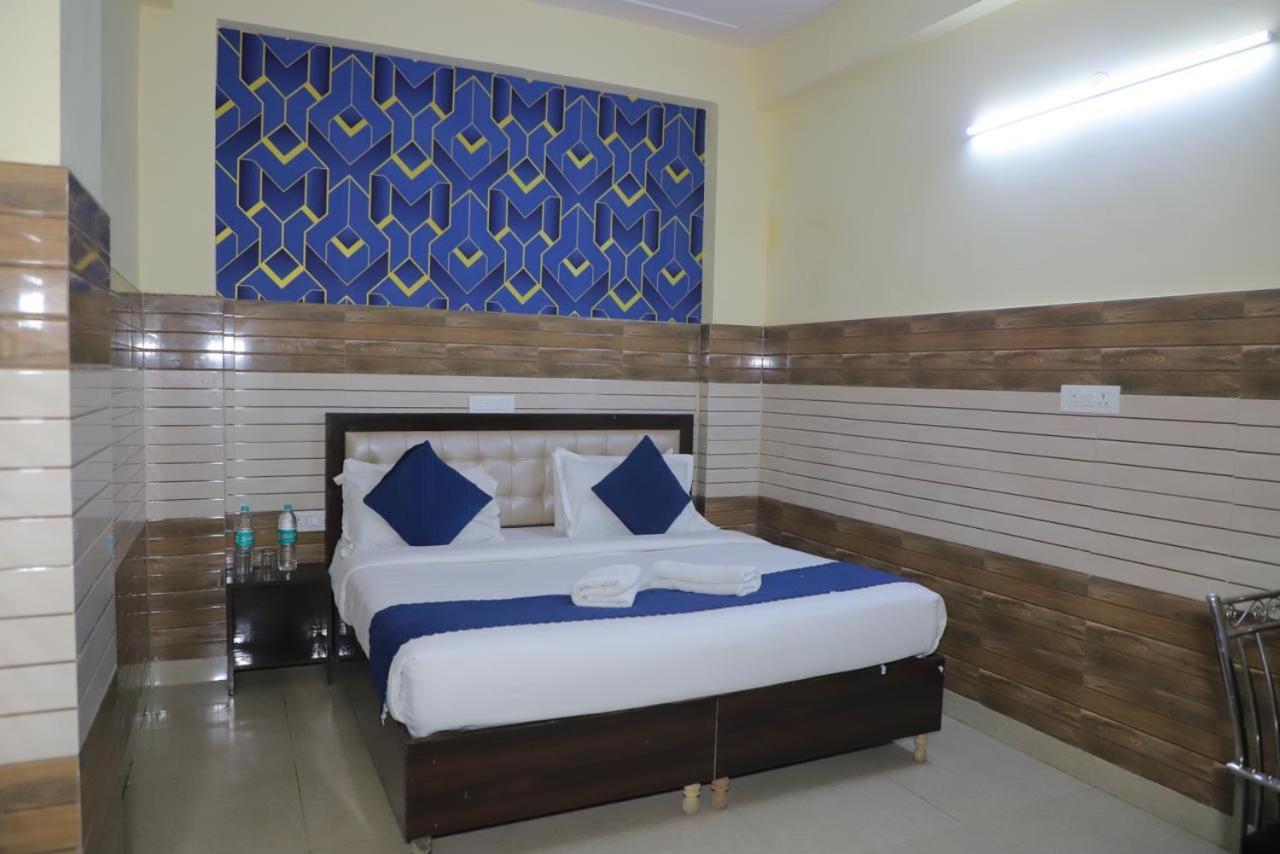 Hotel Aditya Residency Near Sector 63 Metro Station 노이다 외부 사진