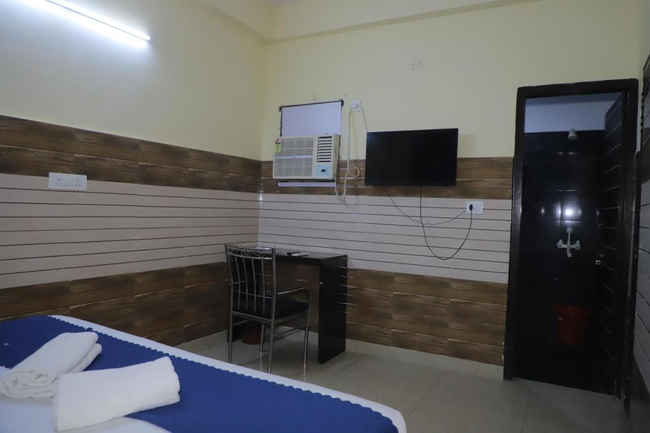 Hotel Aditya Residency Near Sector 63 Metro Station 노이다 외부 사진