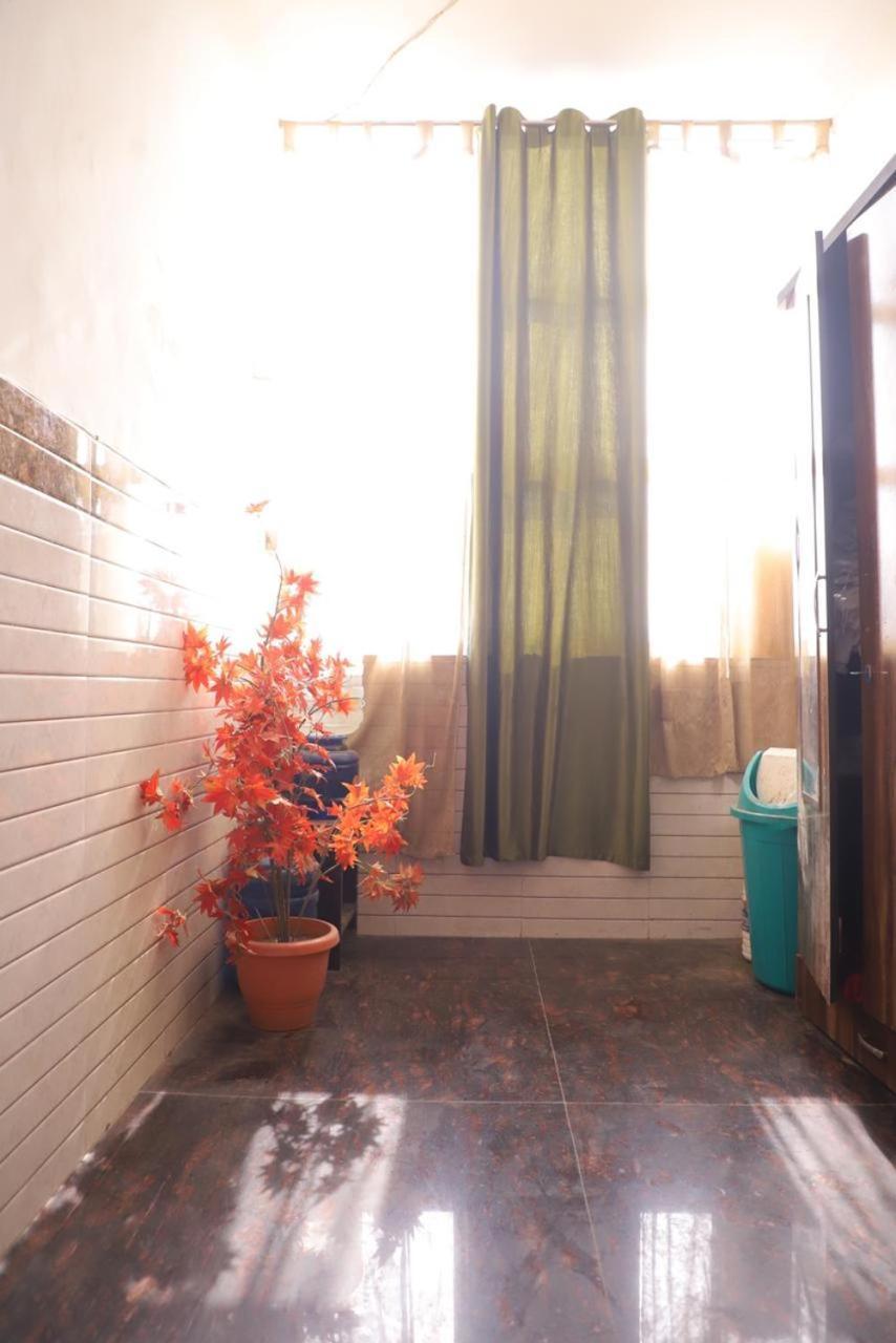 Hotel Aditya Residency Near Sector 63 Metro Station 노이다 외부 사진