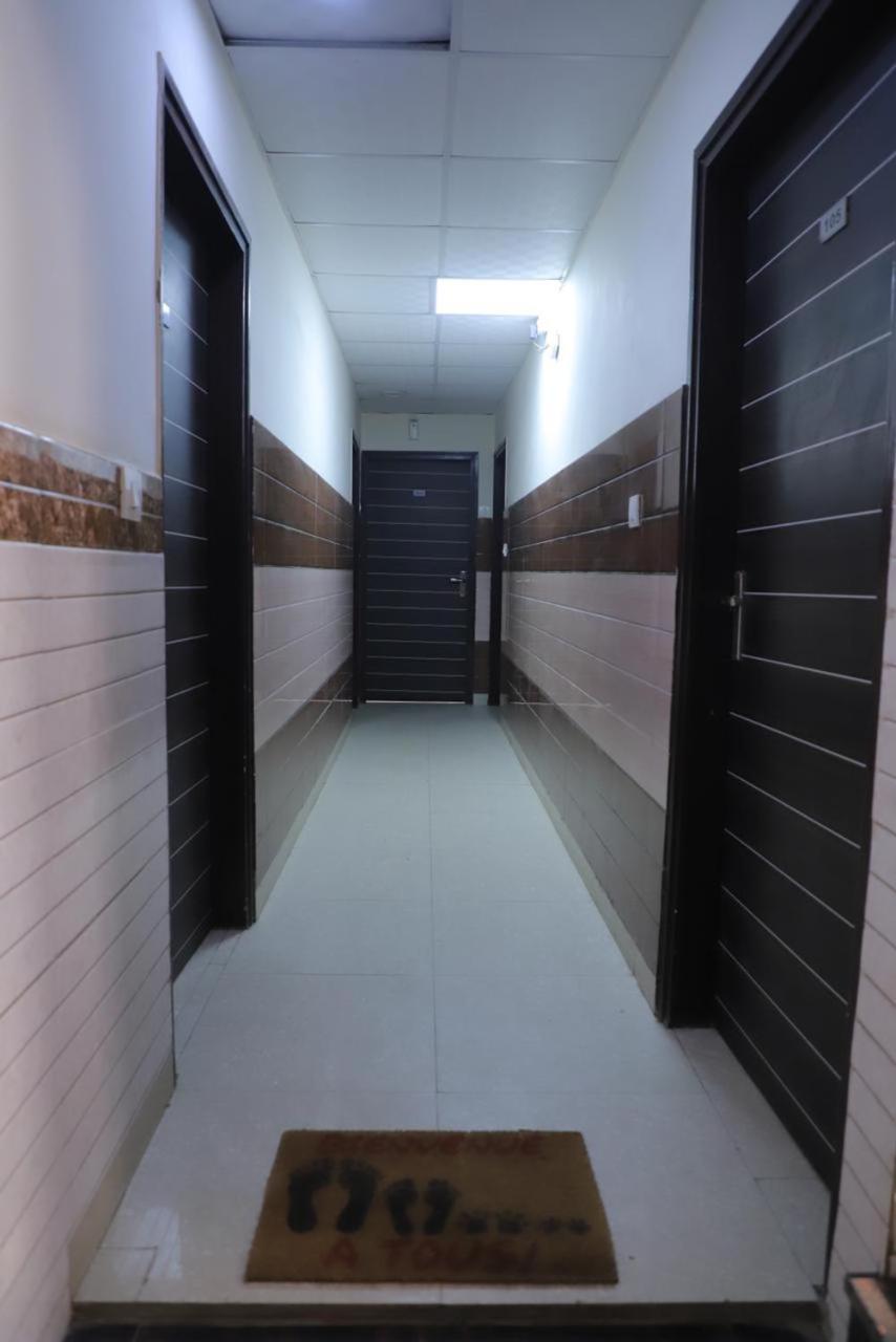 Hotel Aditya Residency Near Sector 63 Metro Station 노이다 외부 사진