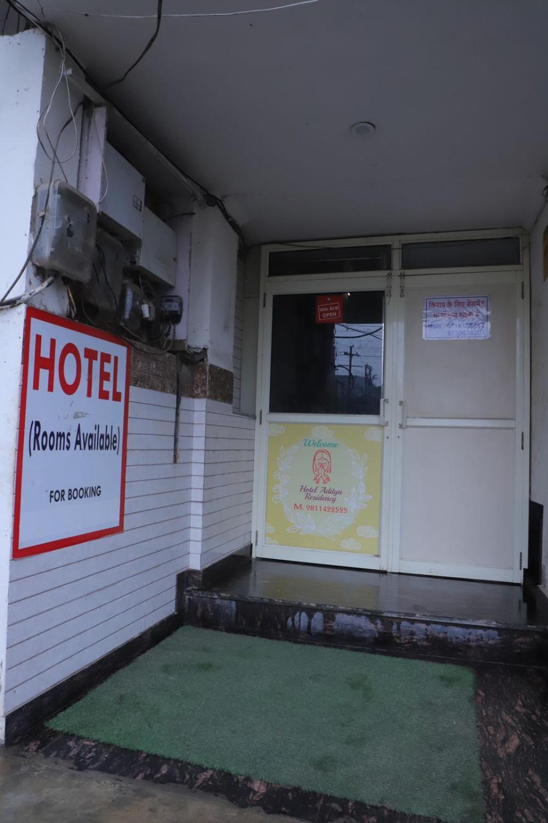Hotel Aditya Residency Near Sector 63 Metro Station 노이다 외부 사진