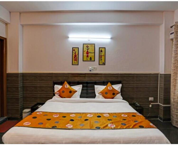Hotel Aditya Residency Near Sector 63 Metro Station 노이다 외부 사진