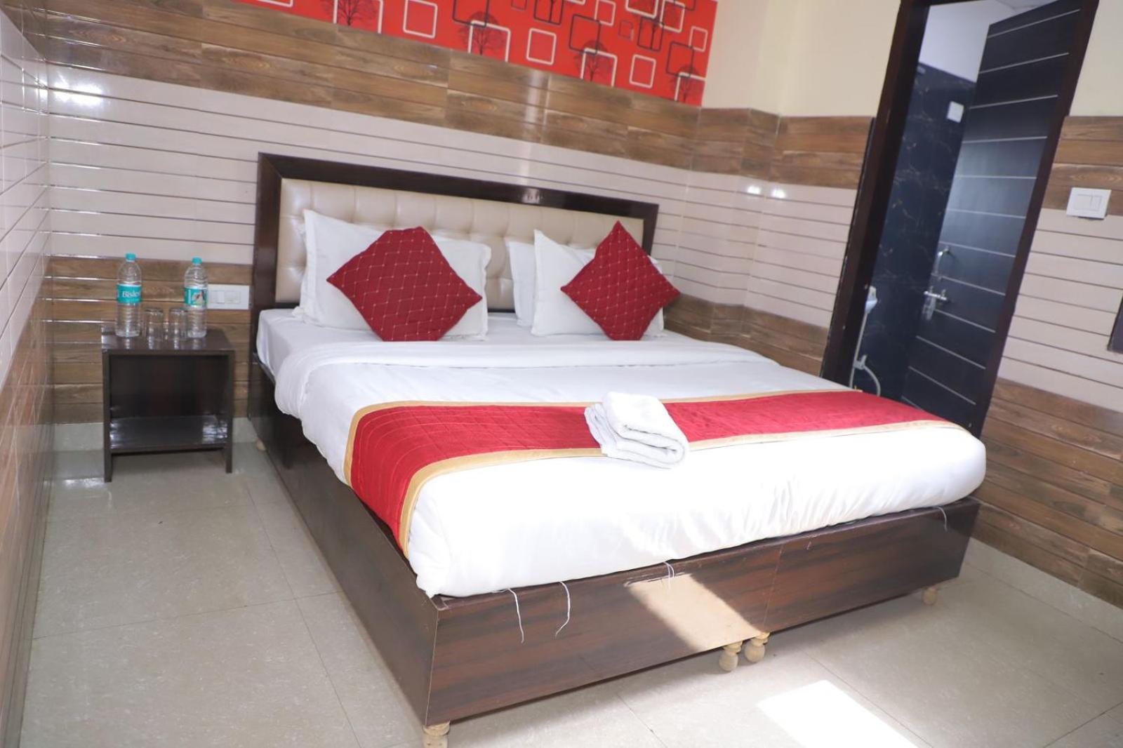 Hotel Aditya Residency Near Sector 63 Metro Station 노이다 외부 사진