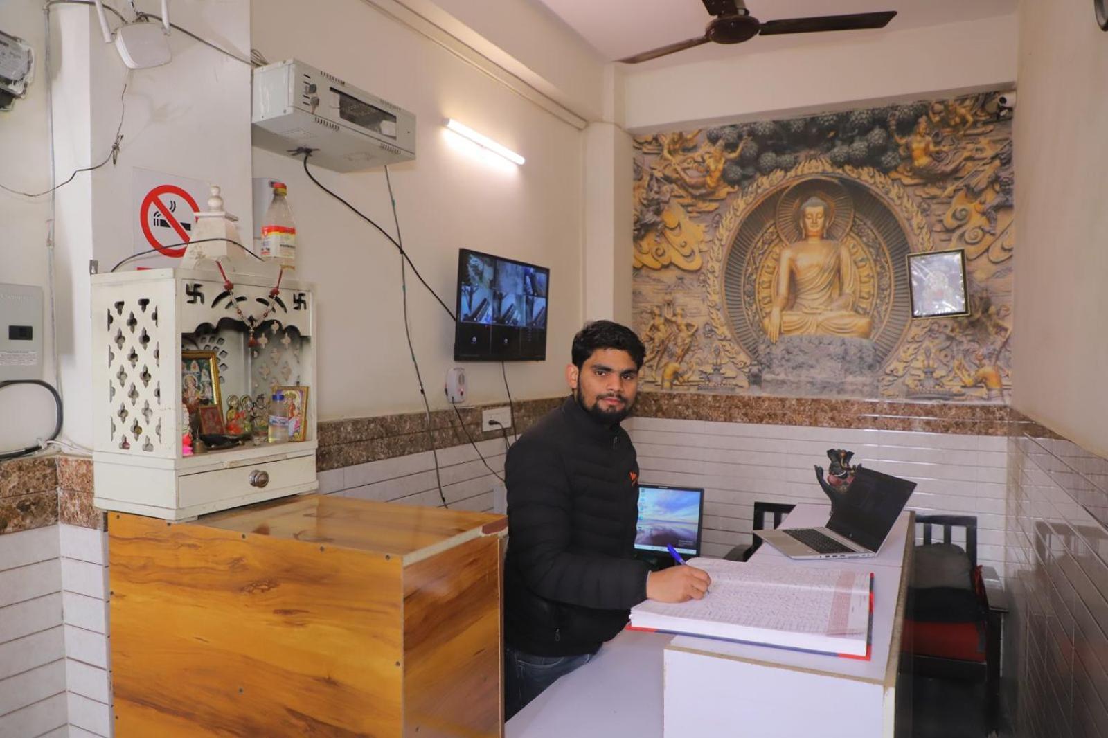 Hotel Aditya Residency Near Sector 63 Metro Station 노이다 외부 사진